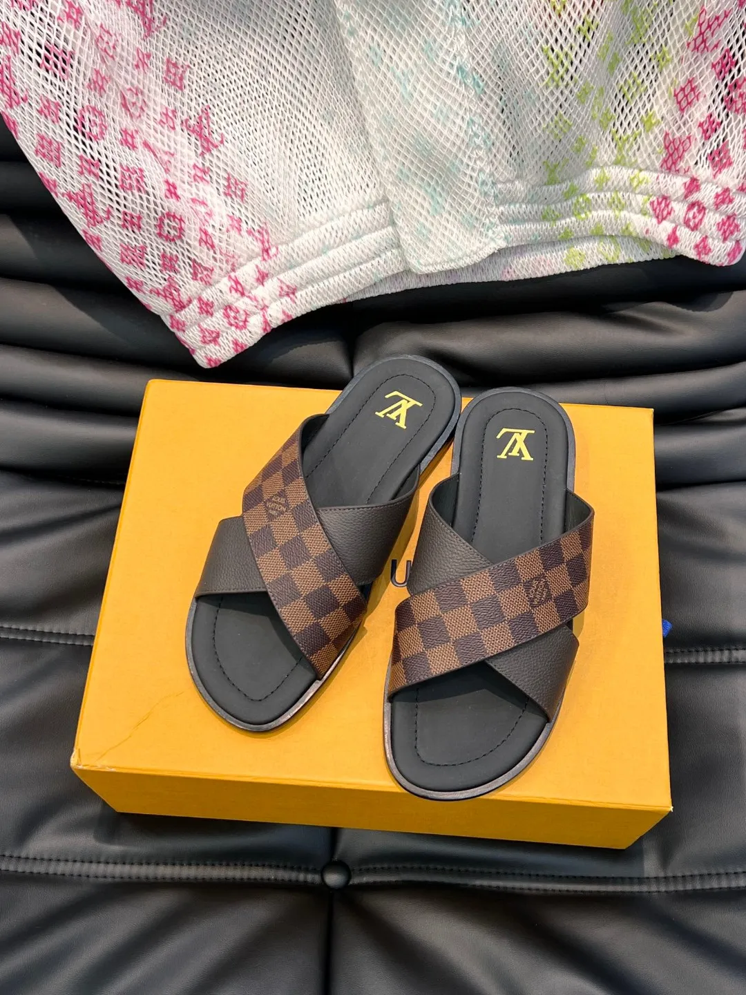 Louis Vuitton papucs